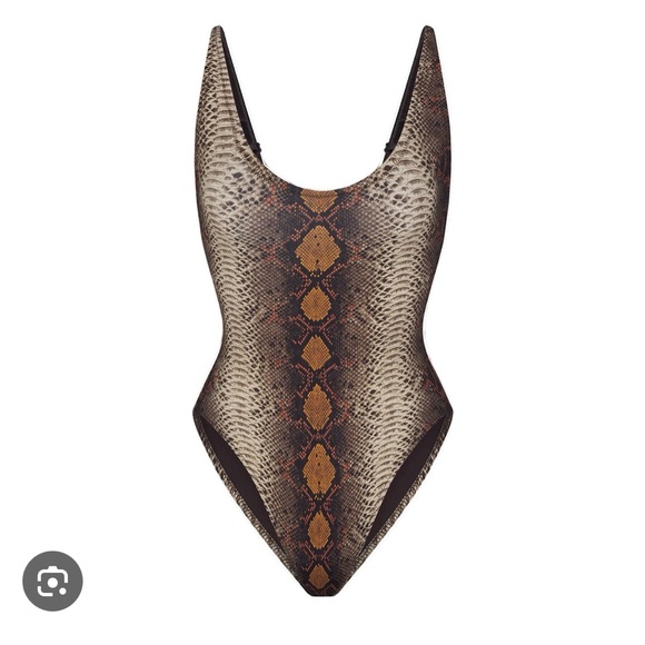 SKIMS Other - SKIMS LIMITED EDITION: DESERT SNAKE PRINT
Size L
desert-snake-print